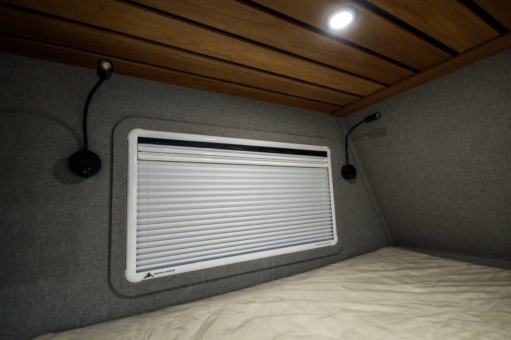 Broad Arrow Flat Window 797×397mm