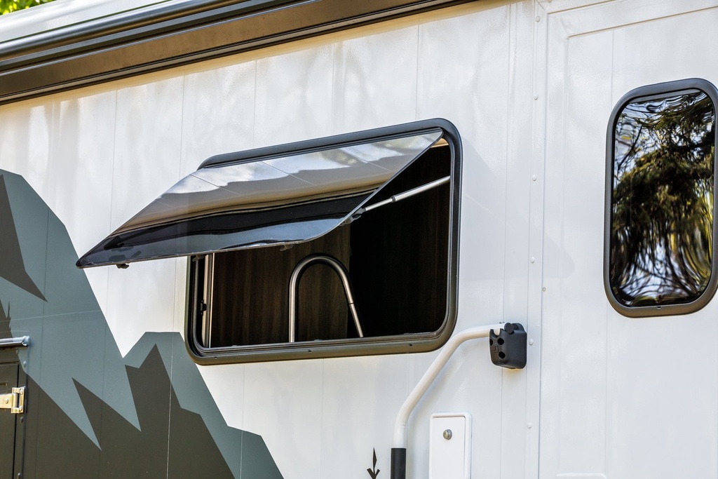 Broad Arrow Flat Window 997×497mm