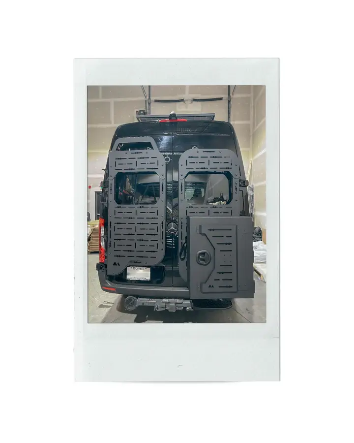 DeckMate-HC-503-Navy-gray-luxury-pontoon-helm-seat-front_ed5d27c3-2038-4c92-b43c-a5eead313871.webp