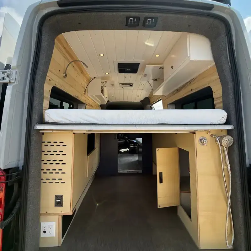 transit_d_pillar_800x800_1dd50d77-720a-429b-9283-07199d6e9f90.webp
