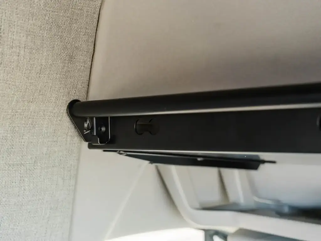 TR5023B-transit-header-with-curtain-rod-detail.webp
