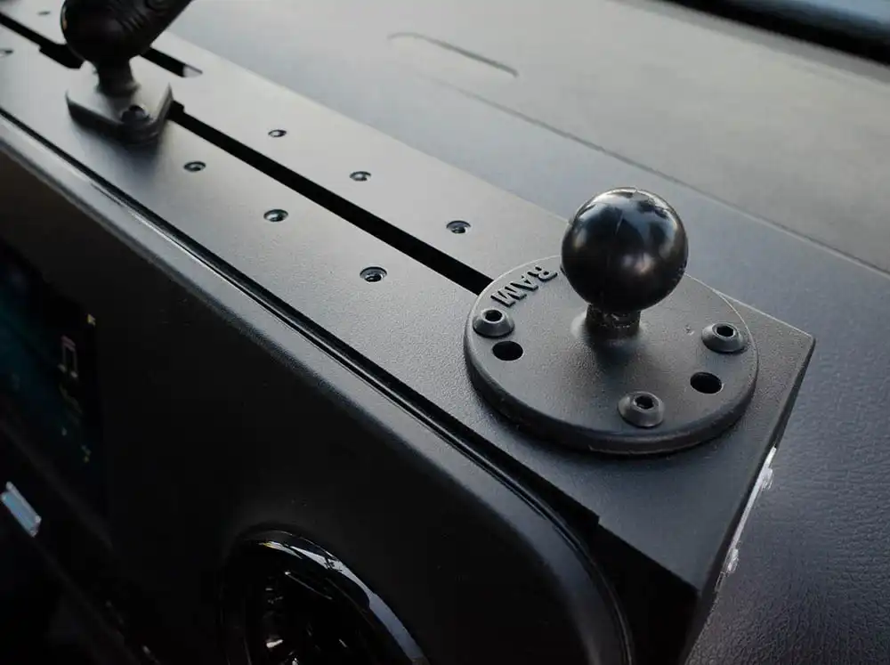SPRINTER VAN DASH MOUNT