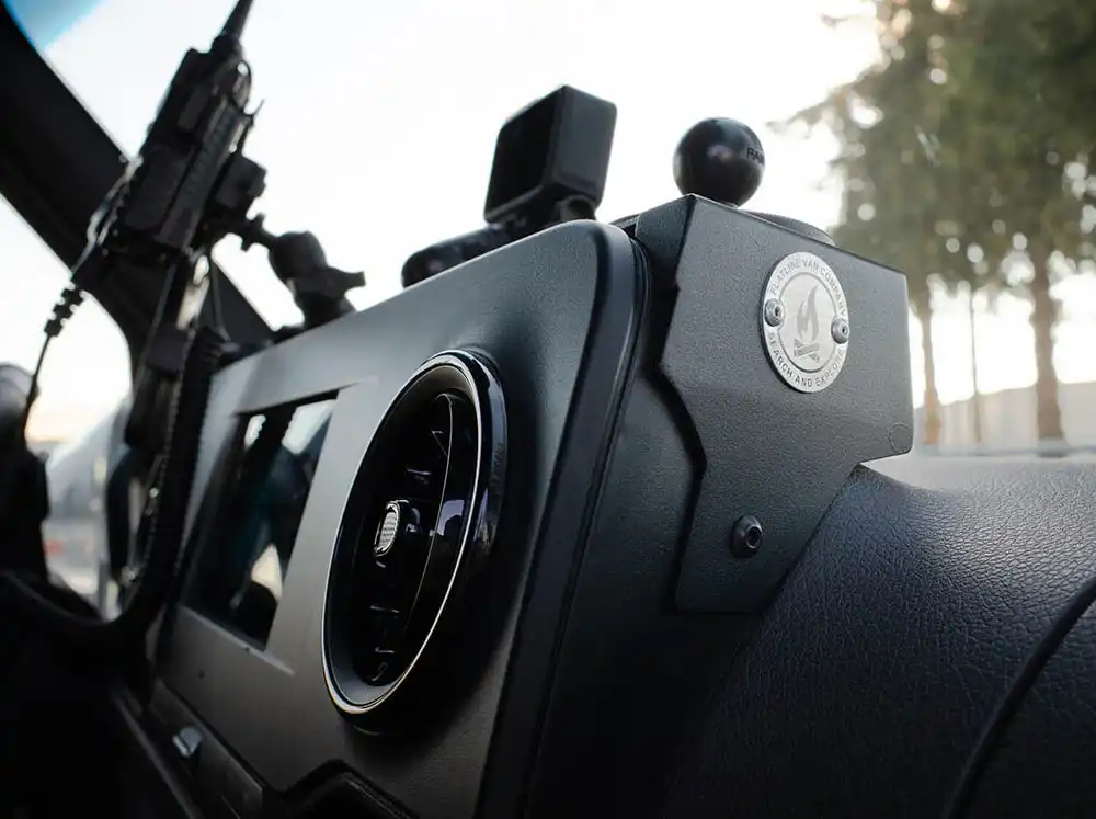 SPRINTER VAN DASH MOUNT