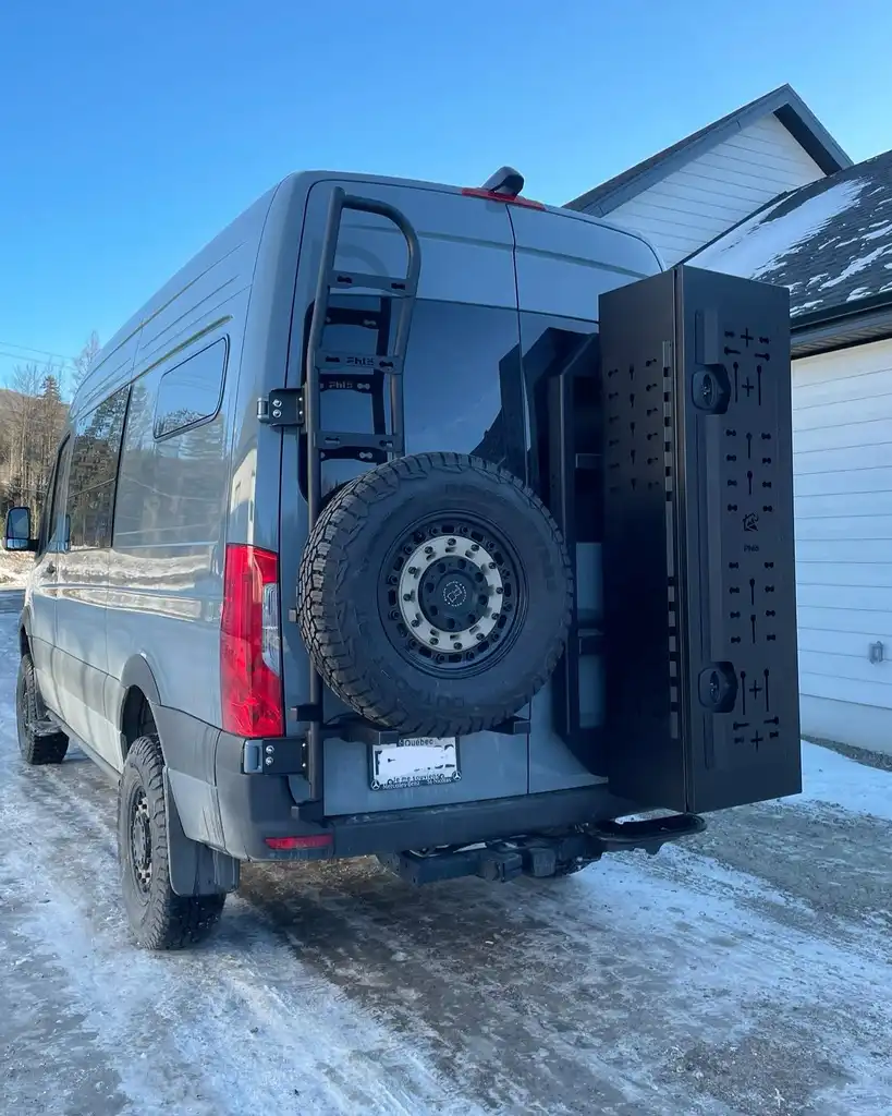 Deluxe - Ski, Snowboard and Golf Bag storage box - PHLÖ SYSTEM