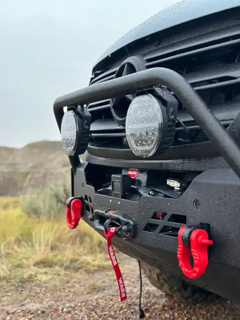 VIVID LUMEN: Defender Ca·nuck Round Driving Light 