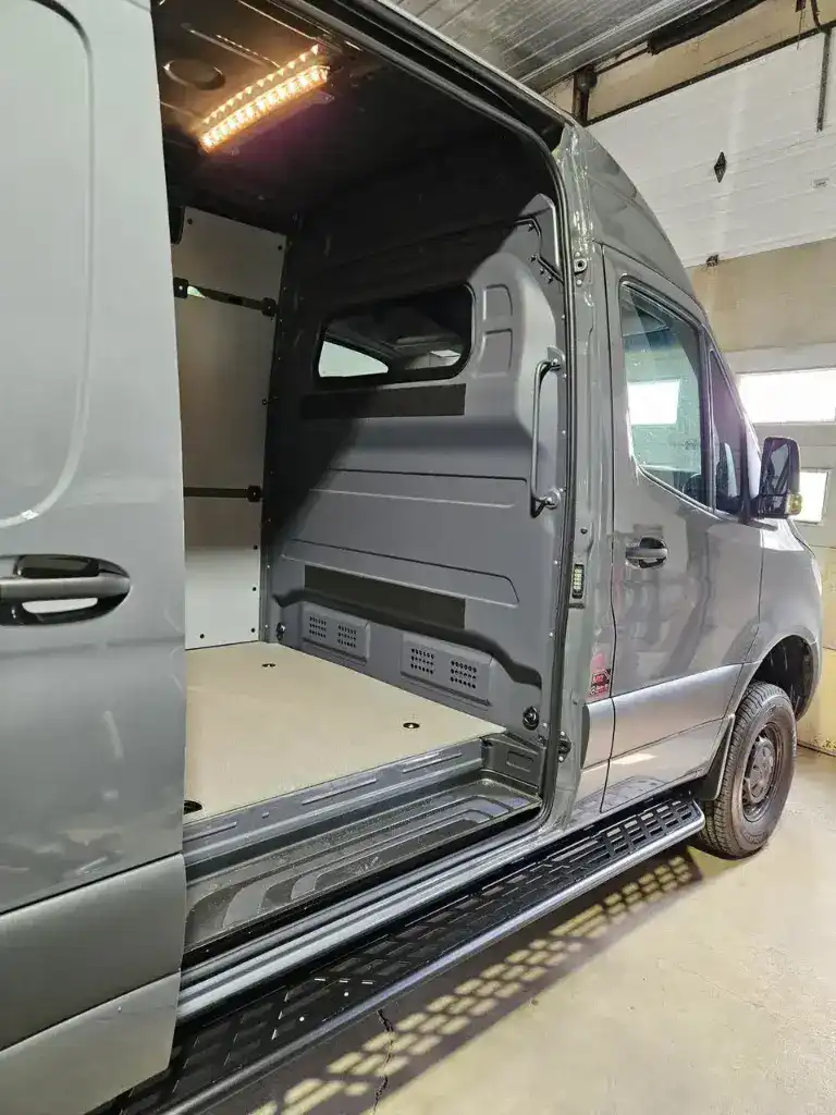 SLB Tubular Running Boards – Mercedes Sprinter 170WB (2007+)