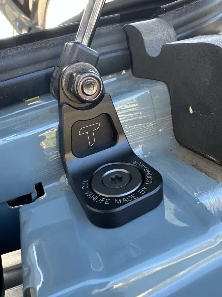 Kit de vérins de capot Moonraker pour fourgon Sprinter | Édition Tec Vanlife